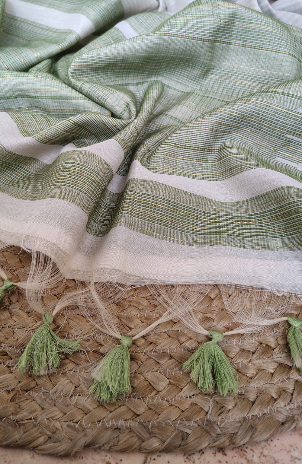 Ivory Linen Silk |Close up look of tassels and pallu