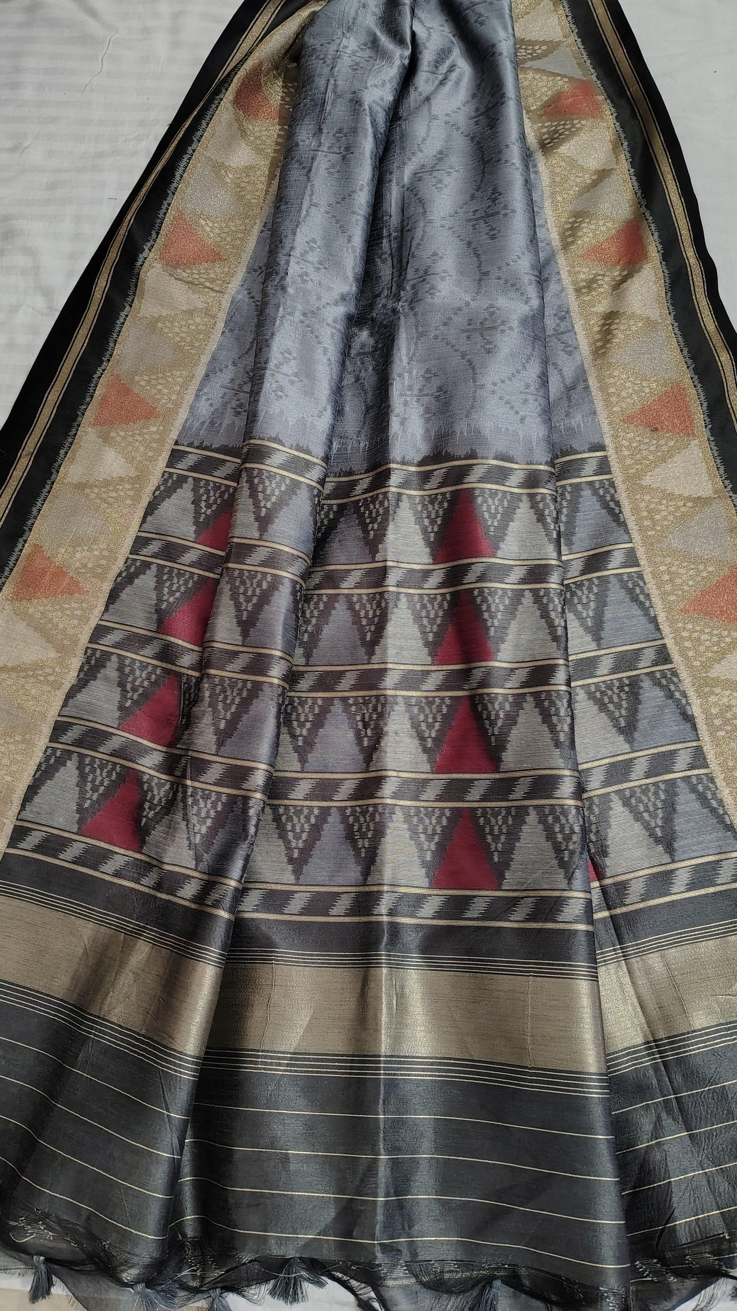 TUSSAR SILK BLACK GREY, PALLU VIEW