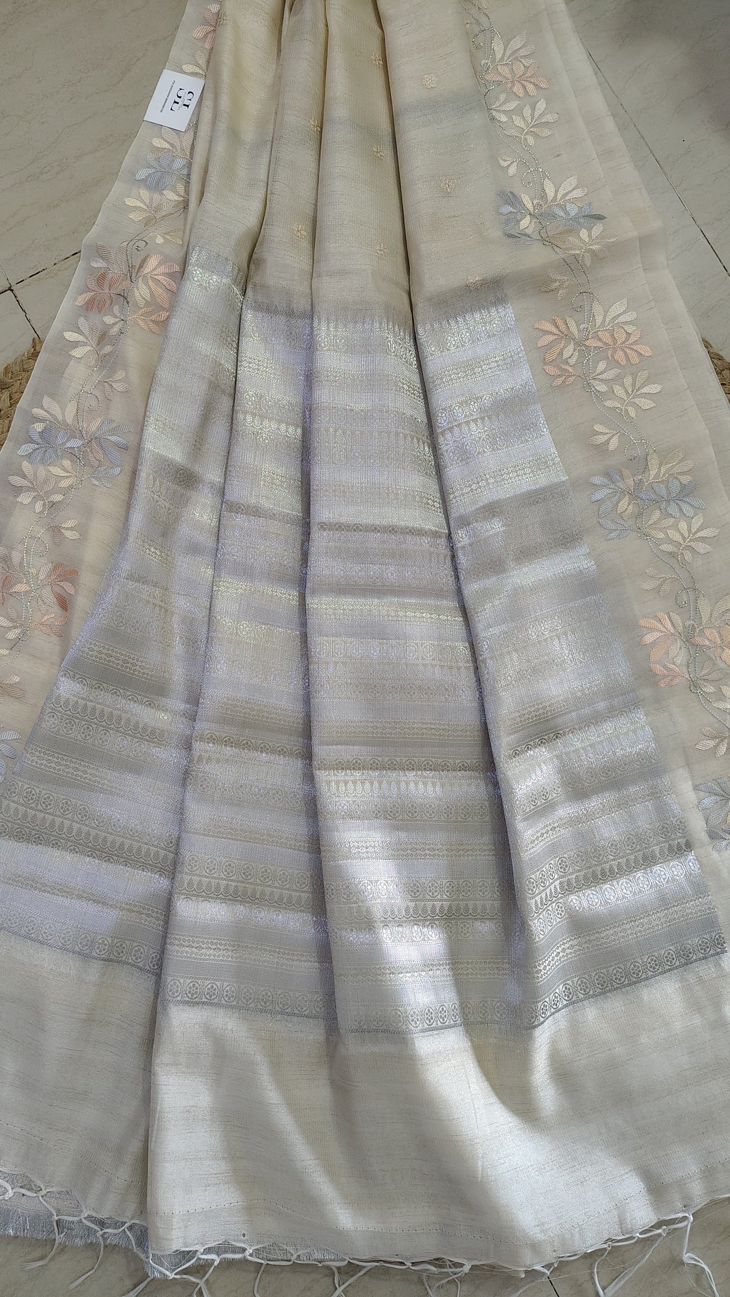 TUSSAR SILK OFF WHITE, PALLU VIEW