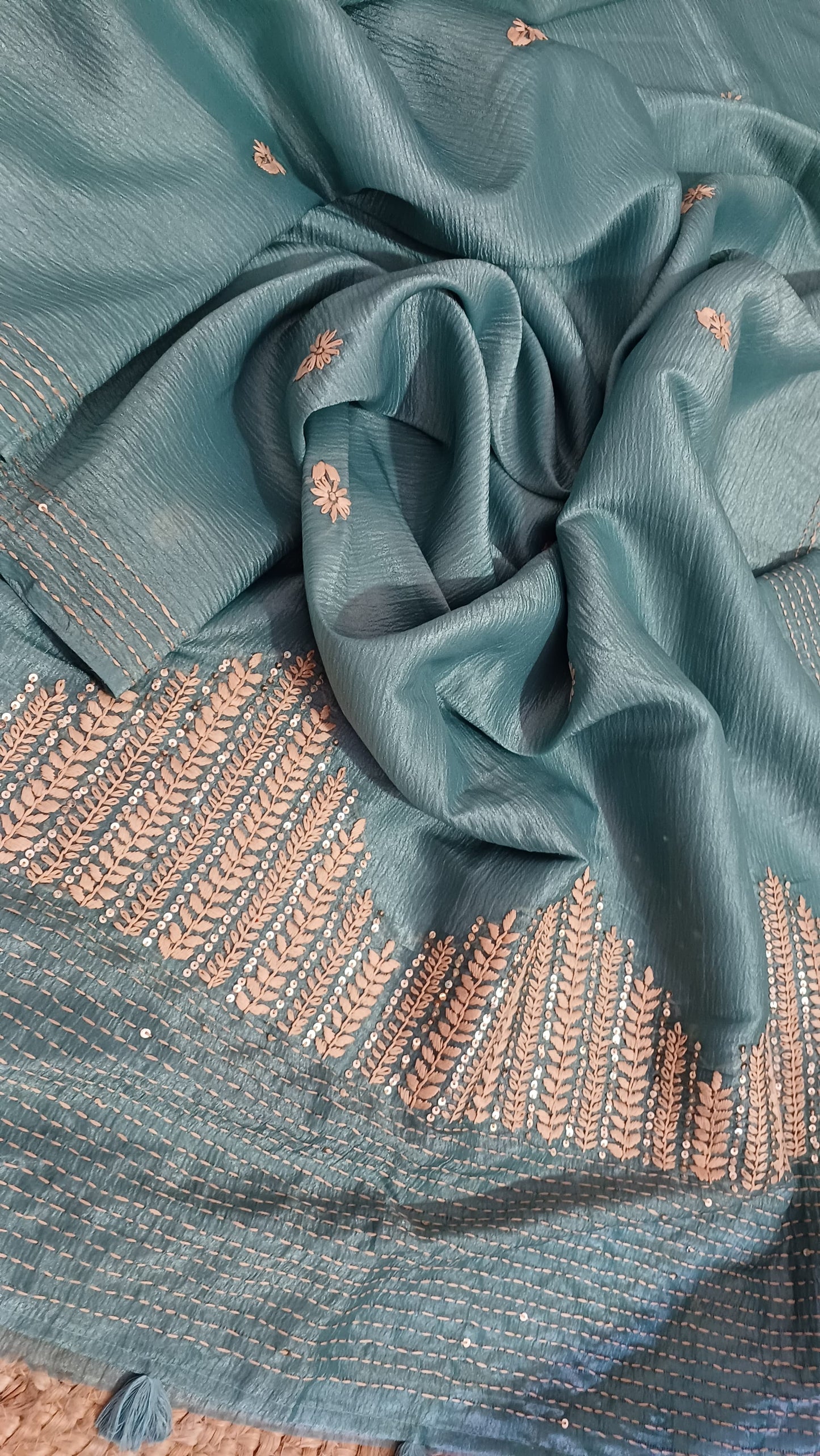 Crushed Tissue silk saree - Pallu view