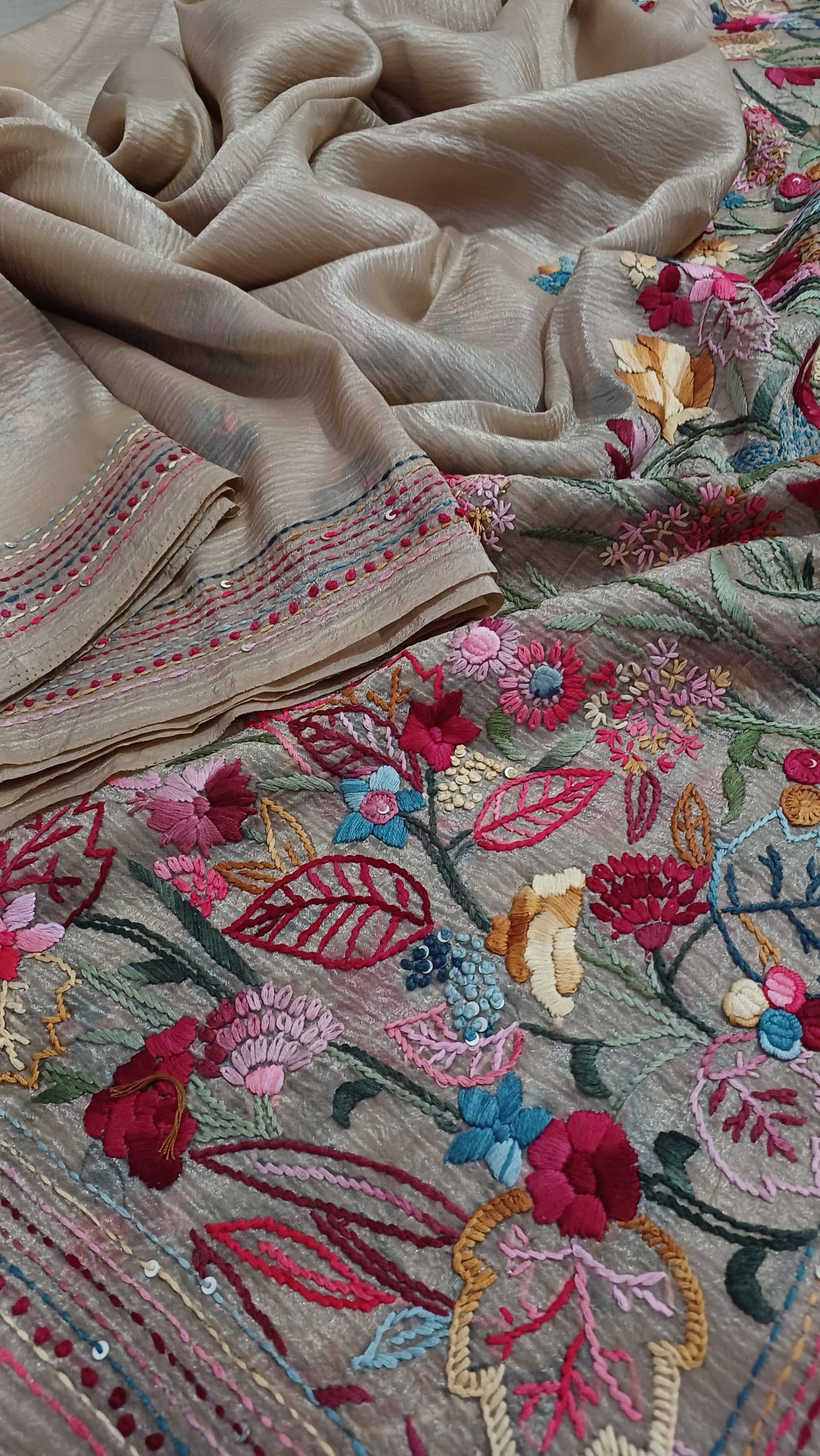 Crushed tissue silk Saree - embroidery view