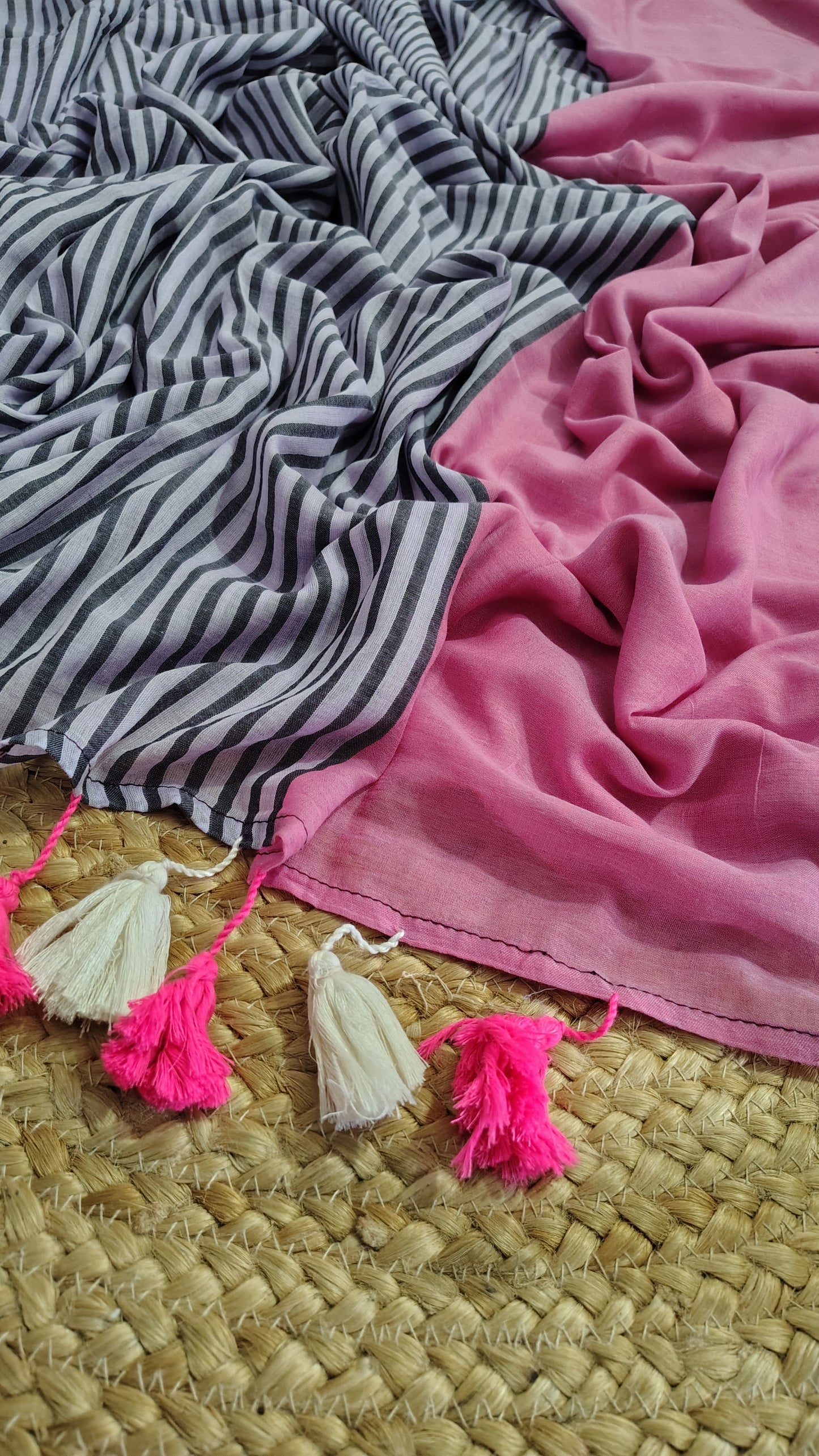 Mulmul striped Saree - tassels and pallu view