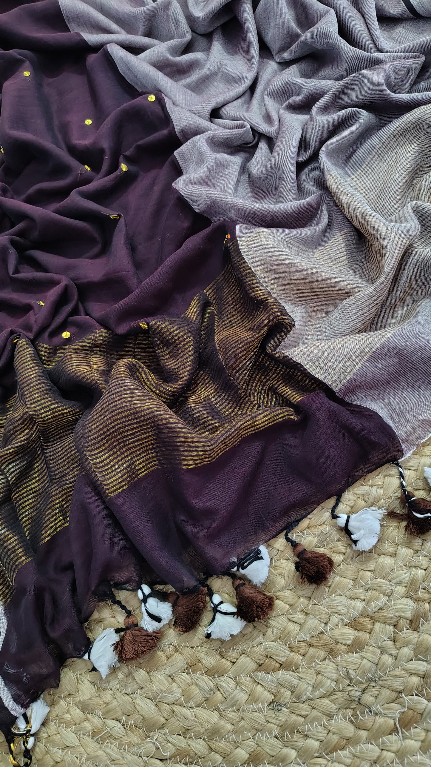 Handwoven Mul cotton saree with zari pallu - wine