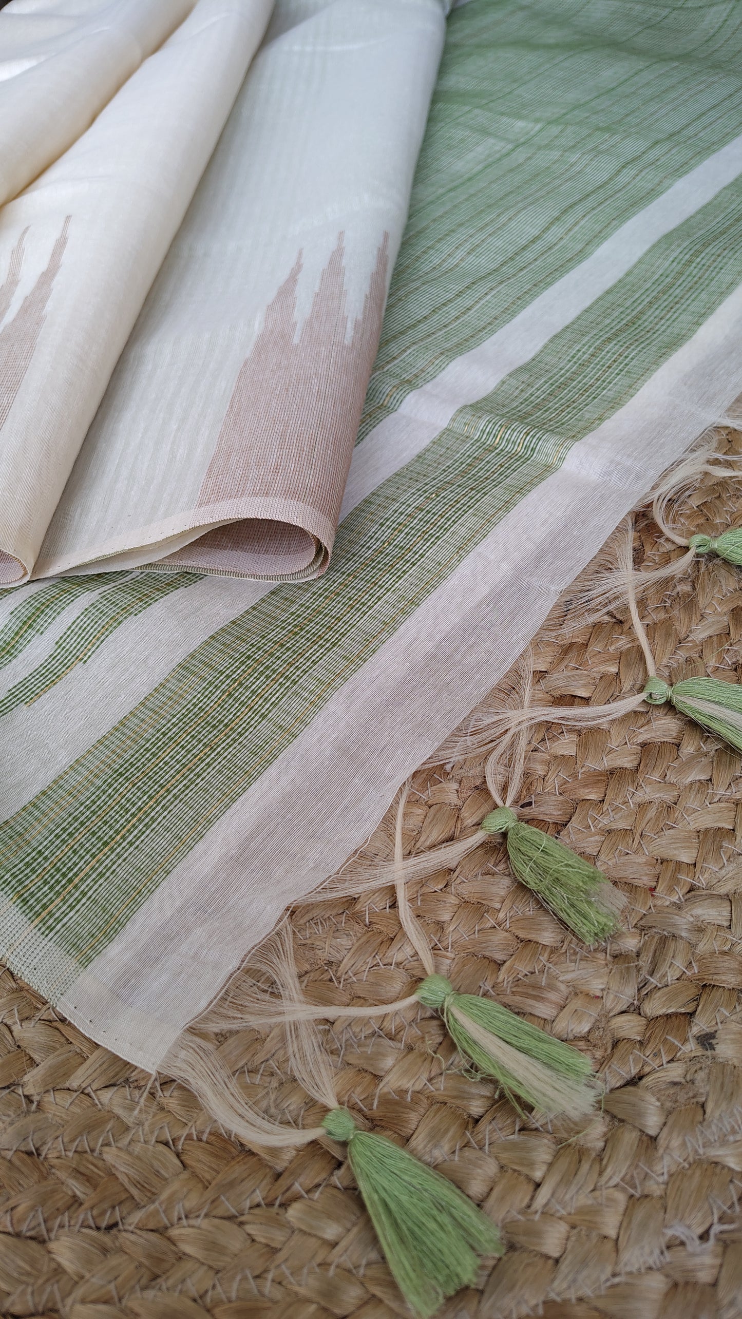 Pallu look of linen silk saree | Ivory and green combination