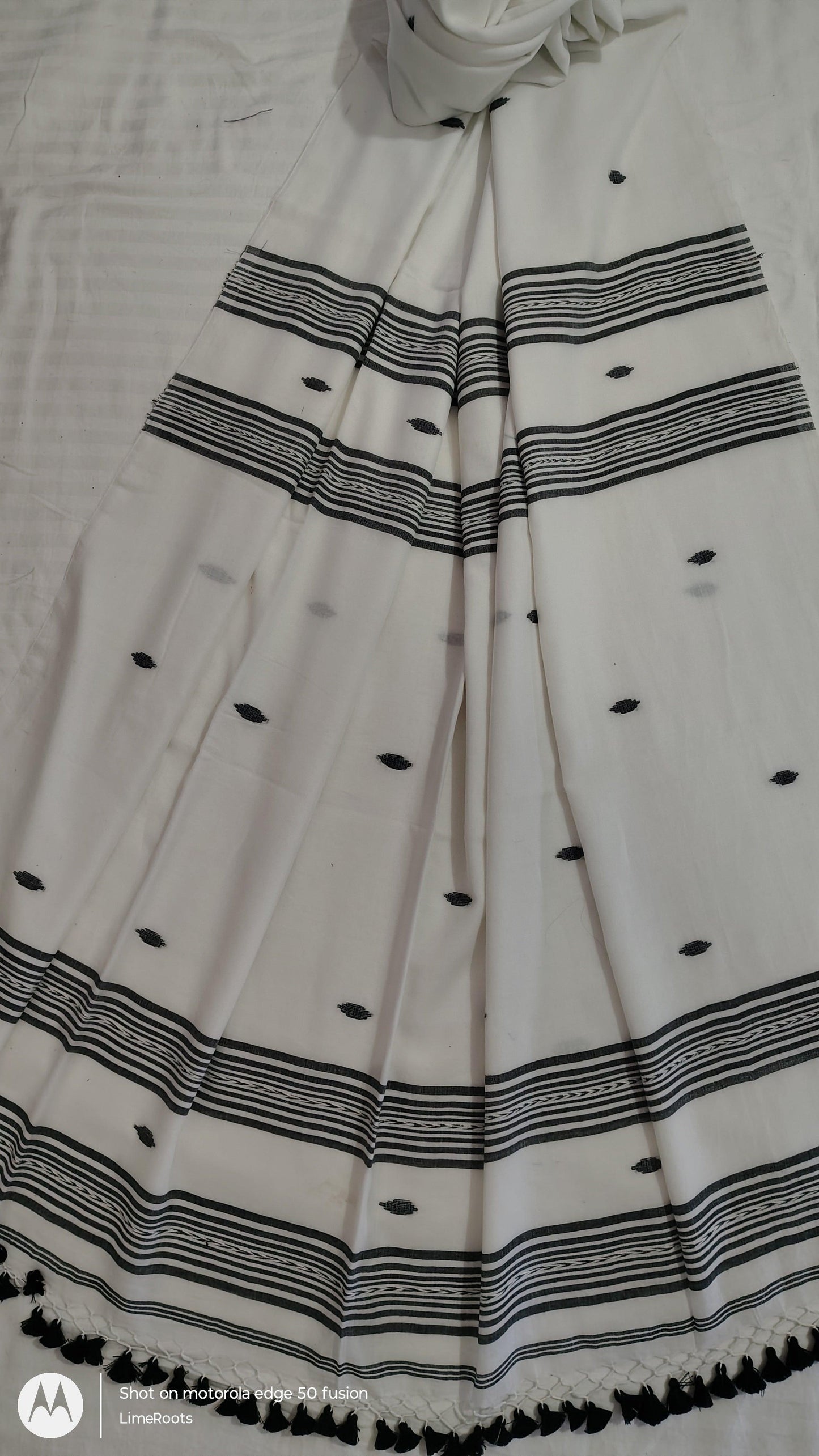 MULMUL SAREE - PALLU VIEW 2