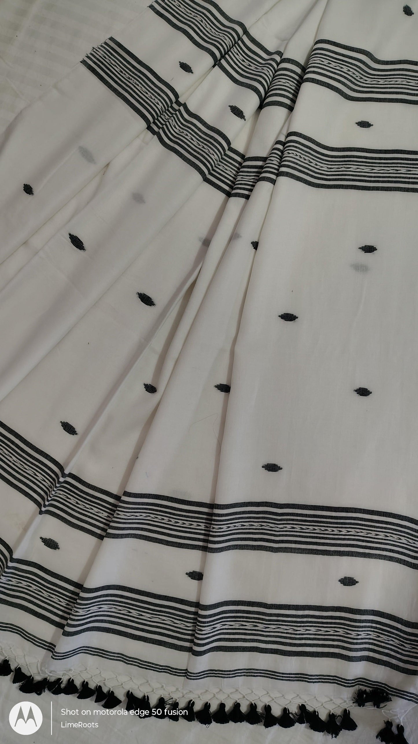 MULMUL SAREE - PALLU VIEW 3
