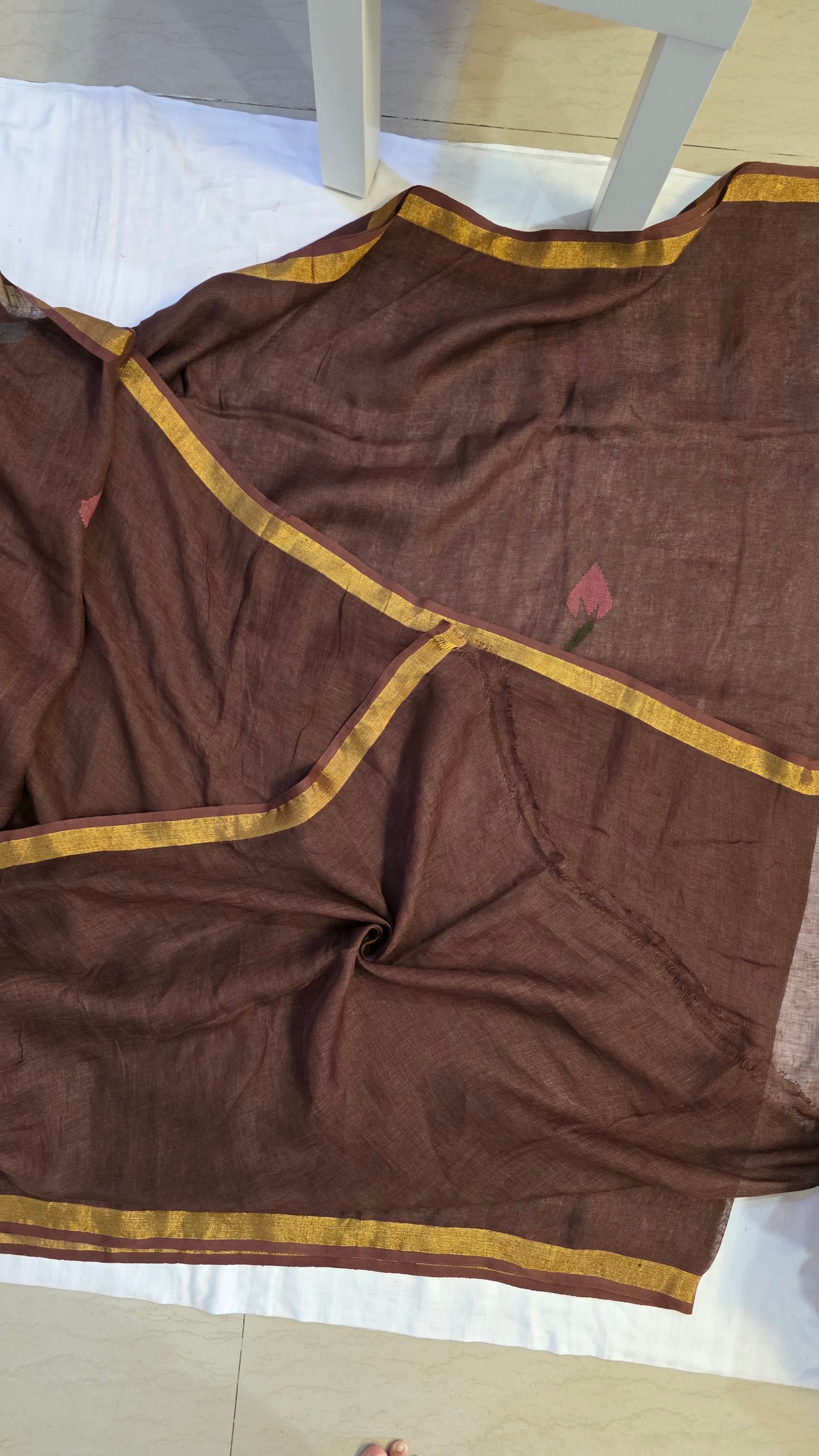 Brown Pure Linen Lotus pallu