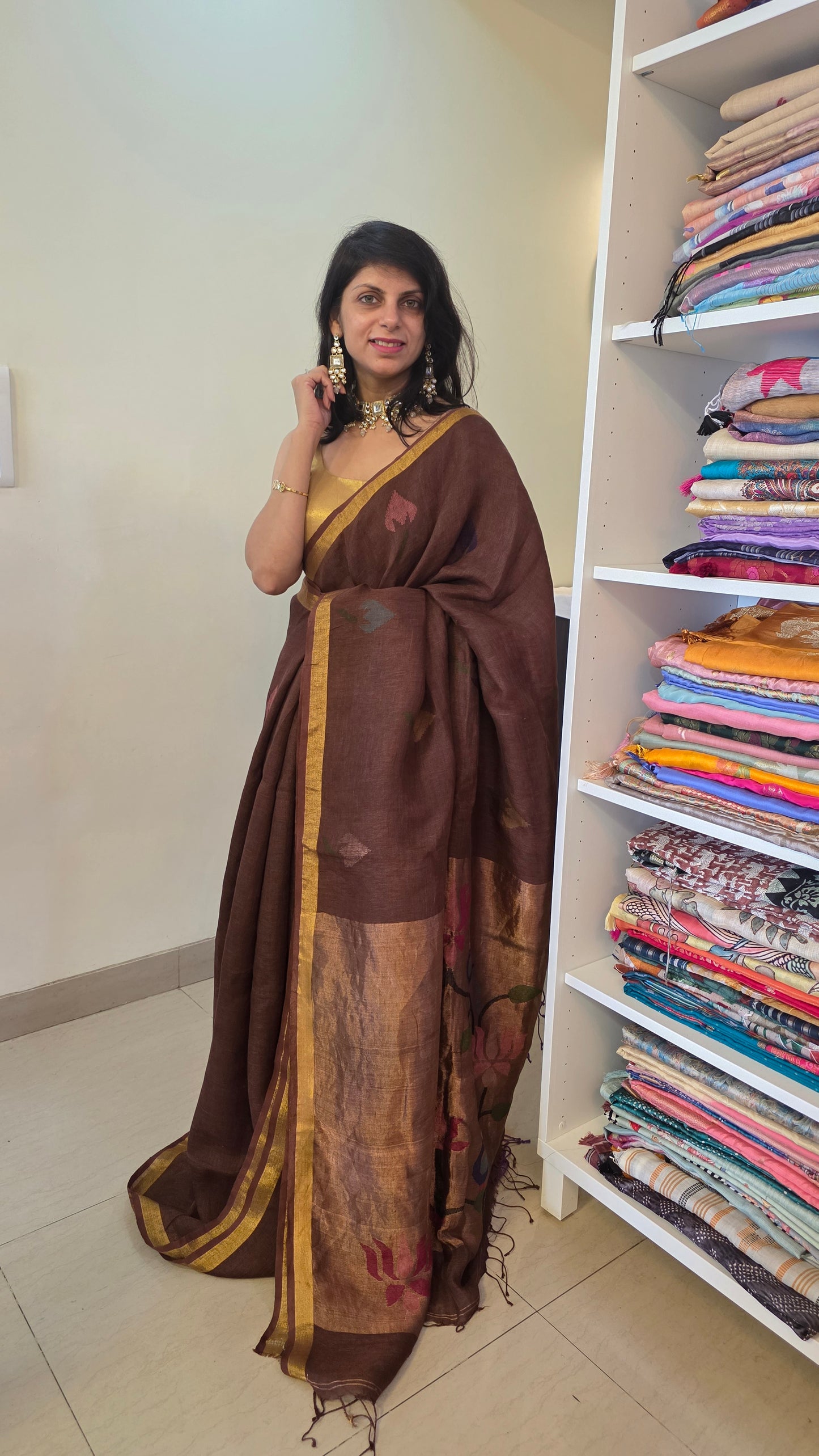 Brown Pure Linen Lotus pallu