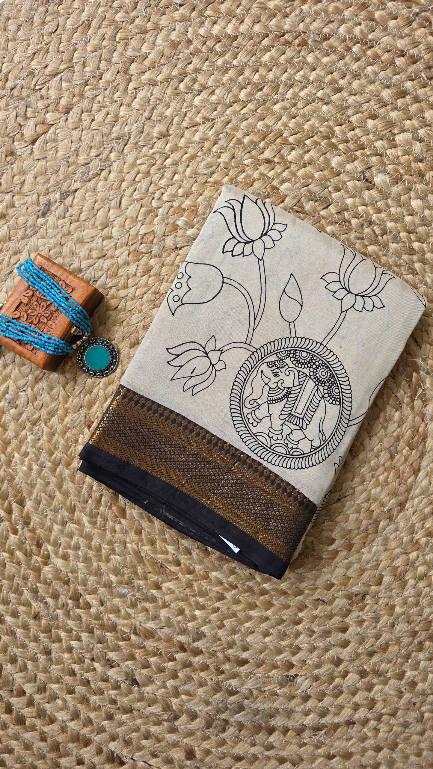 Katha Ivory Outline Chennuri Silk|kalamkari Saree