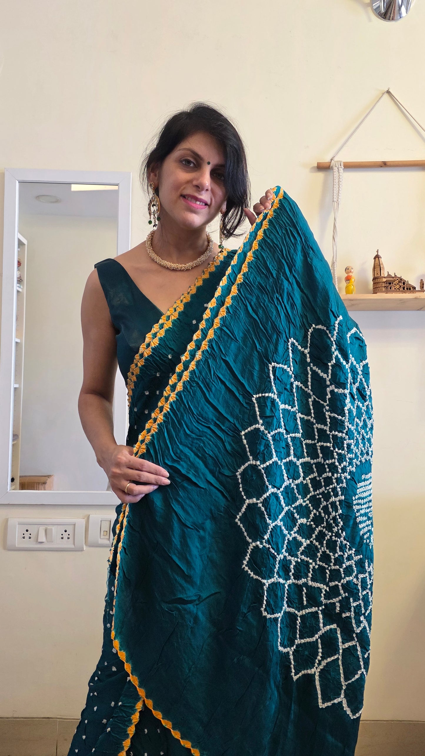 Boond| Emerald Green Bandhej with Rasmandal Pallu