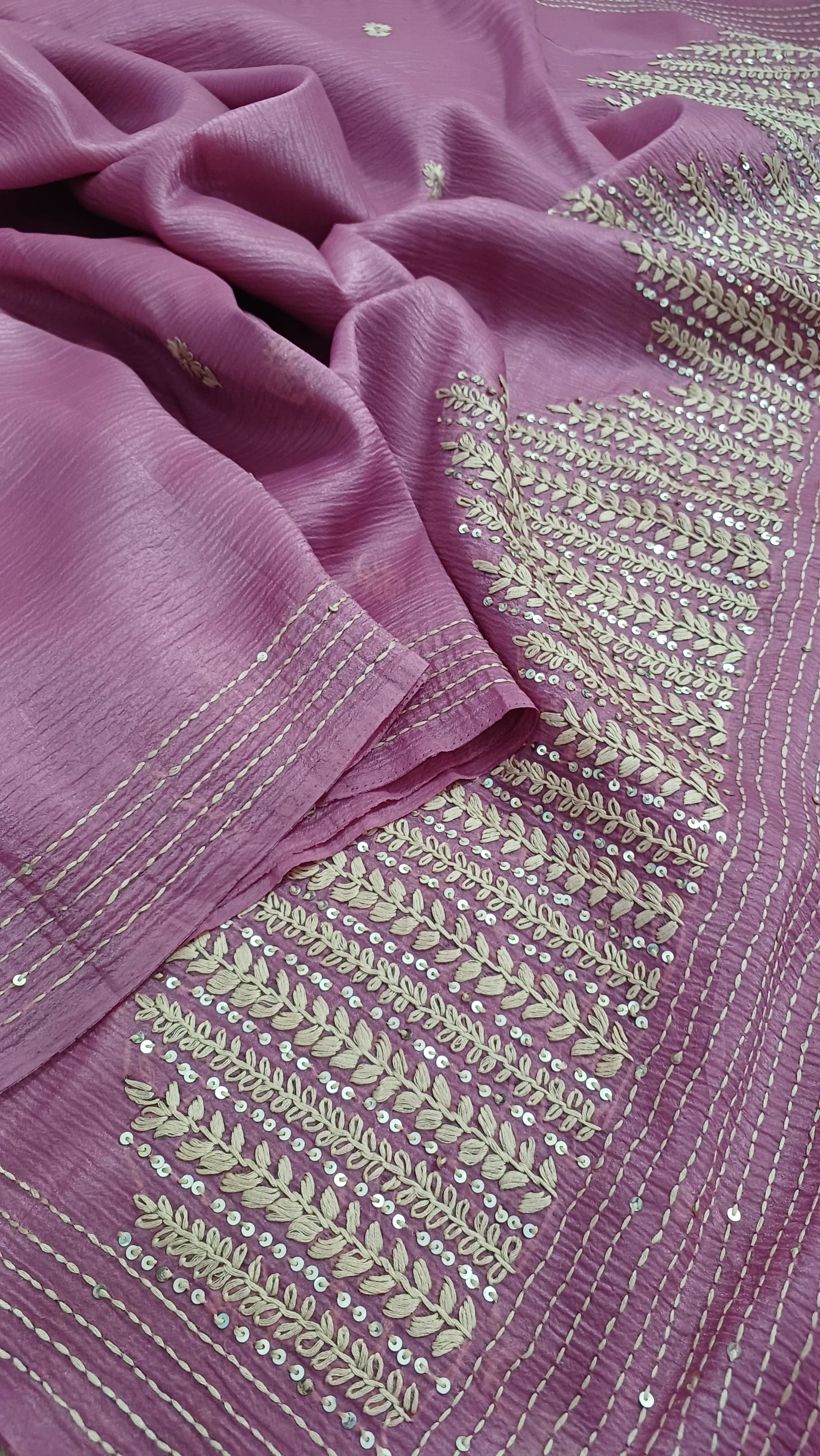 Crushed tissue saree - embroidery view
