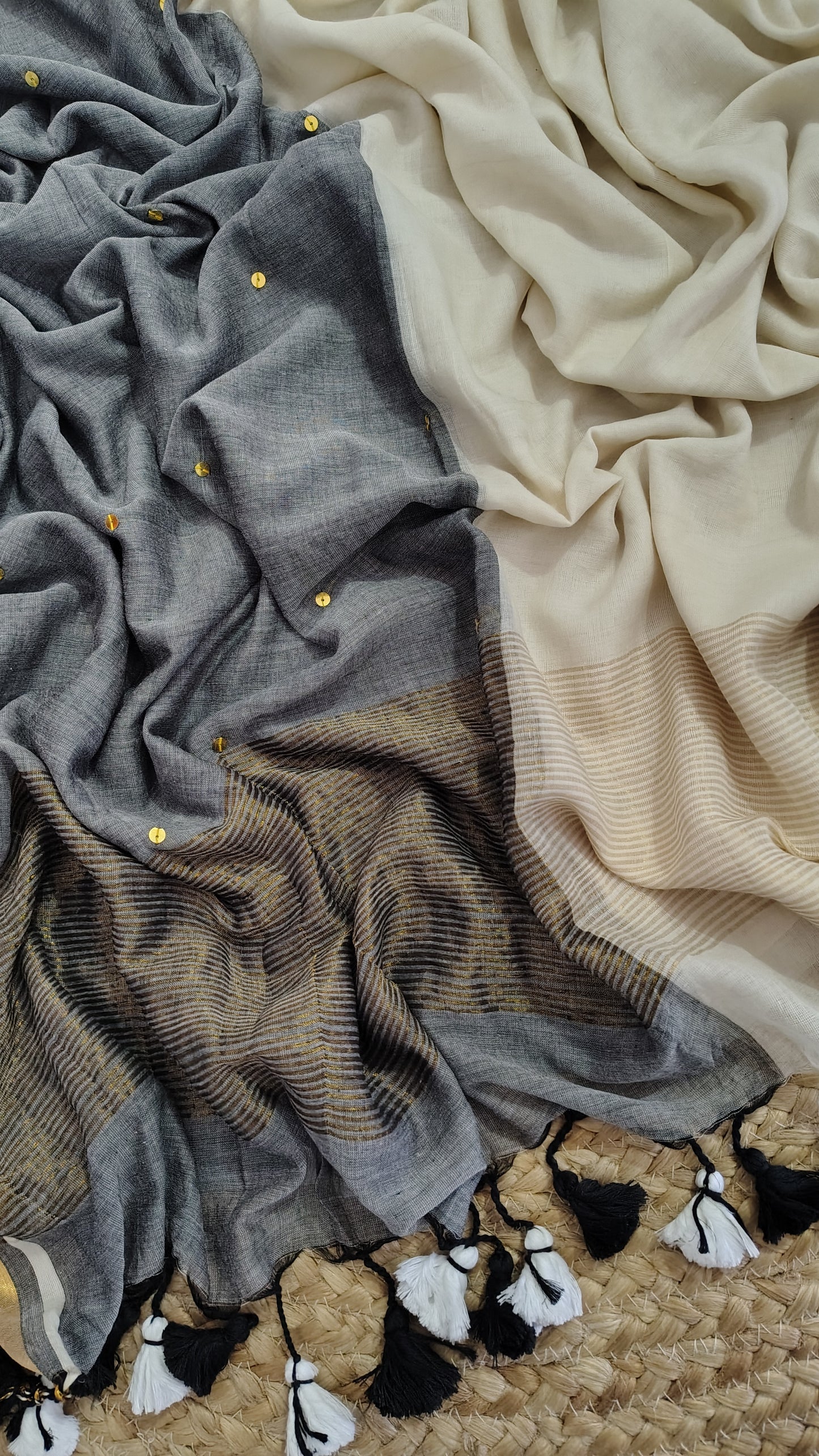 Handwoven Mul cotton saree with zari pallu -white and grey saree