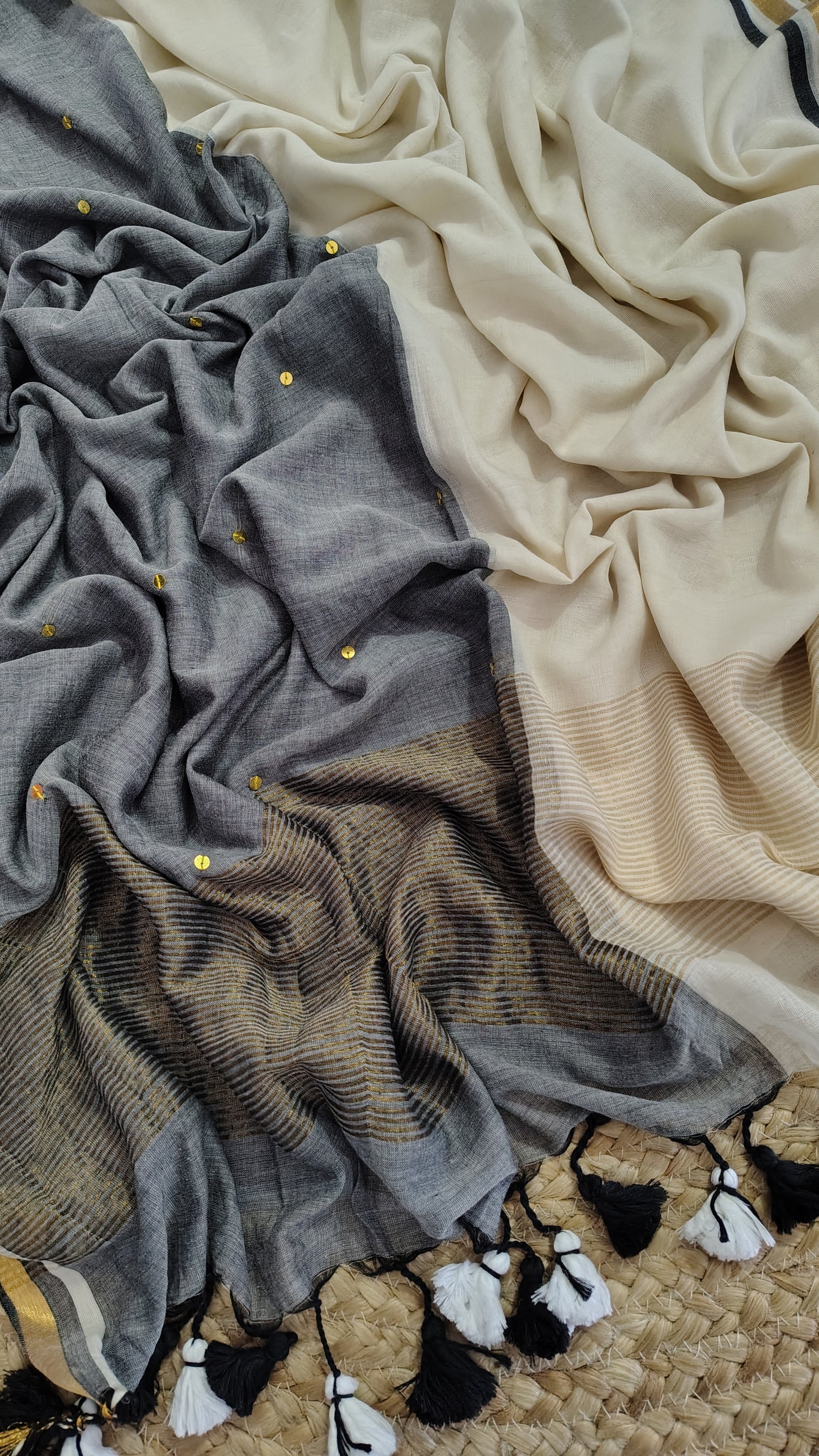 Handwoven Mul cotton saree with zari pallu -white and grey saree