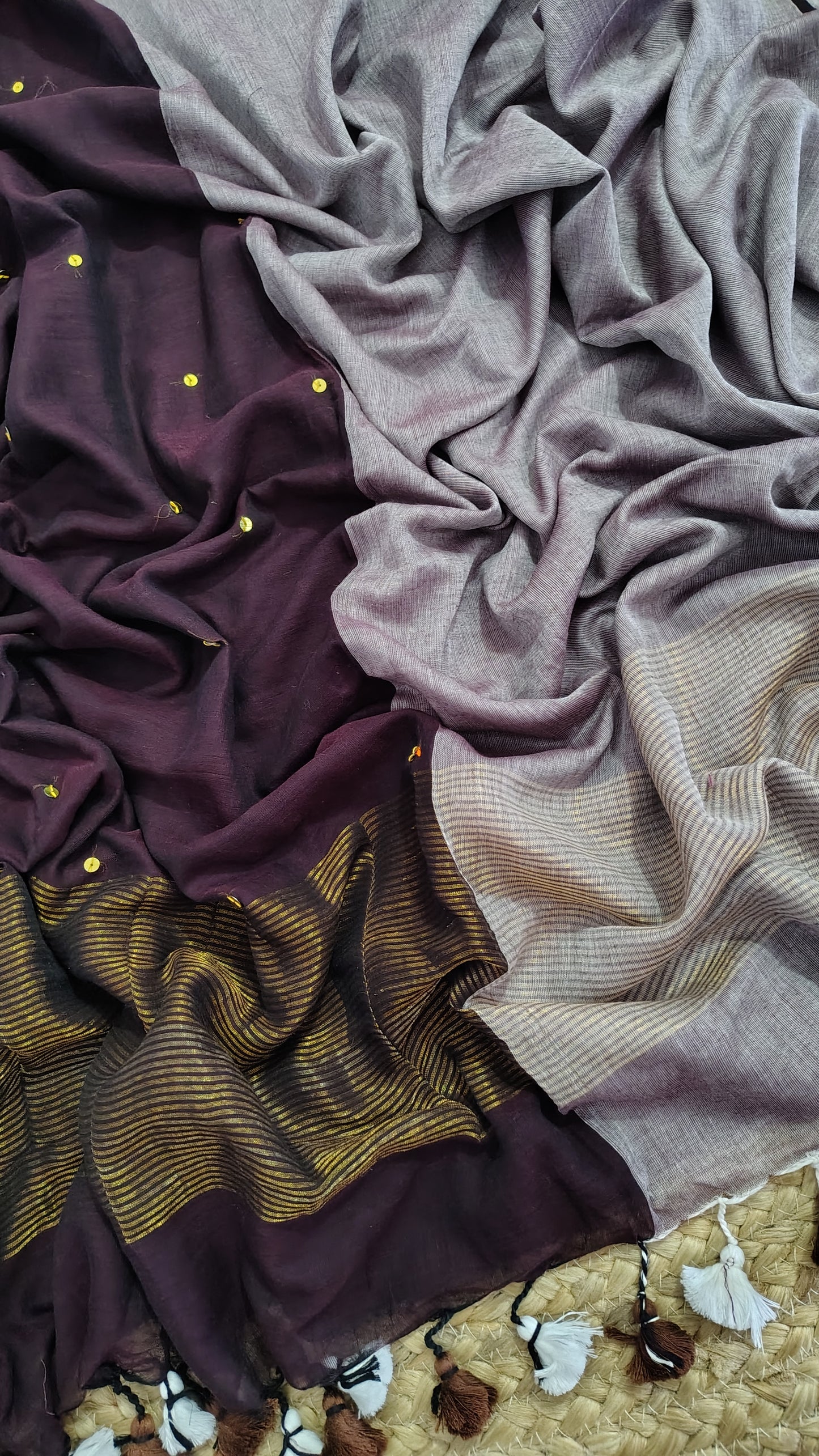Handwoven Mul cotton saree with zari pallu - wine