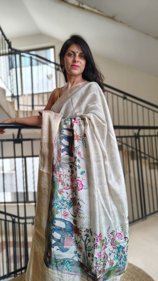 Soft dola silk saree figure design - model view 