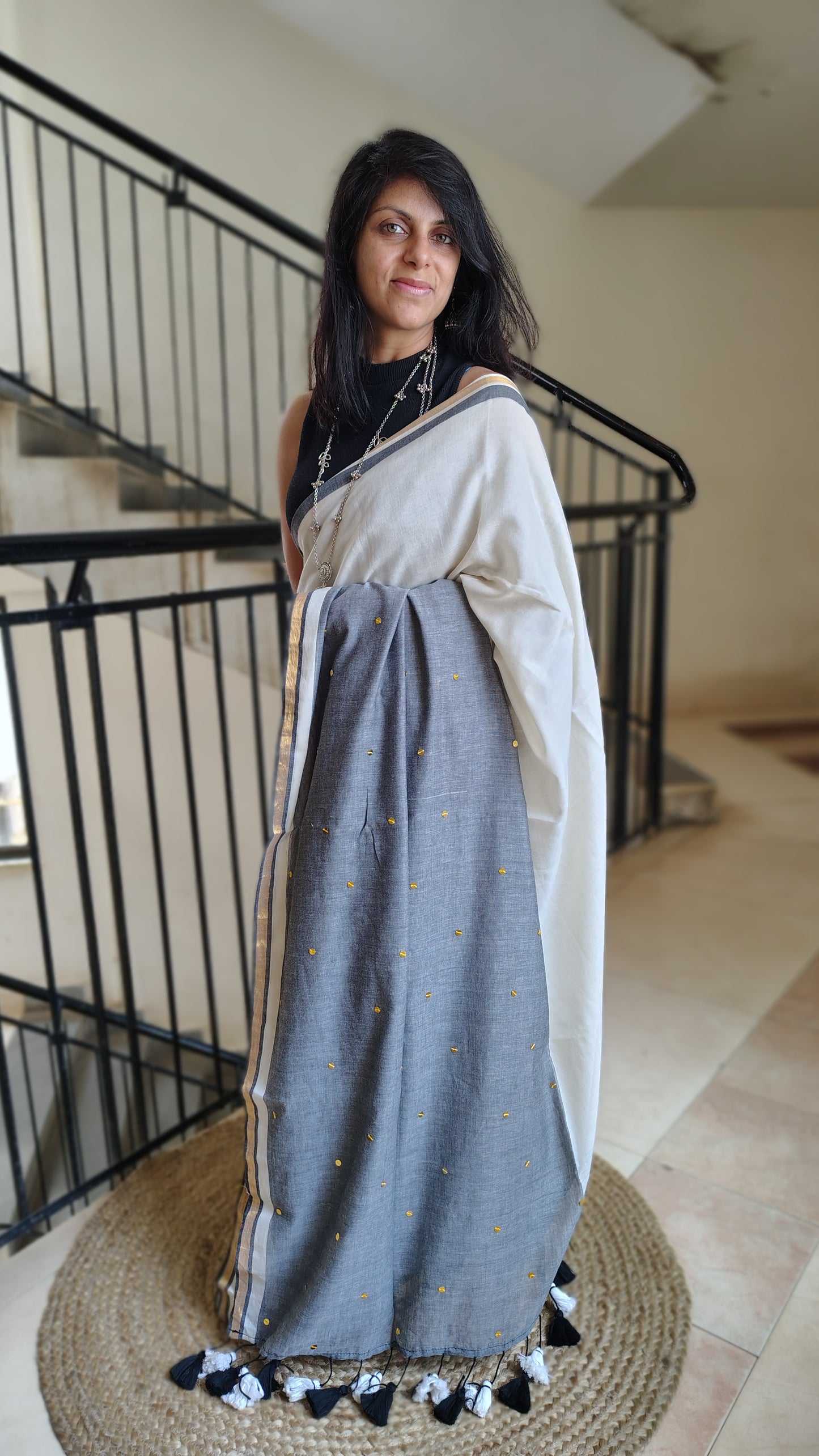 Handwoven Mul cotton saree with zari pallu -white and grey saree