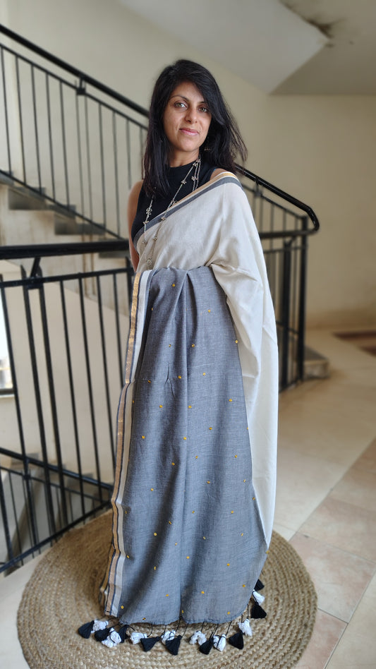 Handwoven Mul cotton saree with zari pallu -white and grey saree