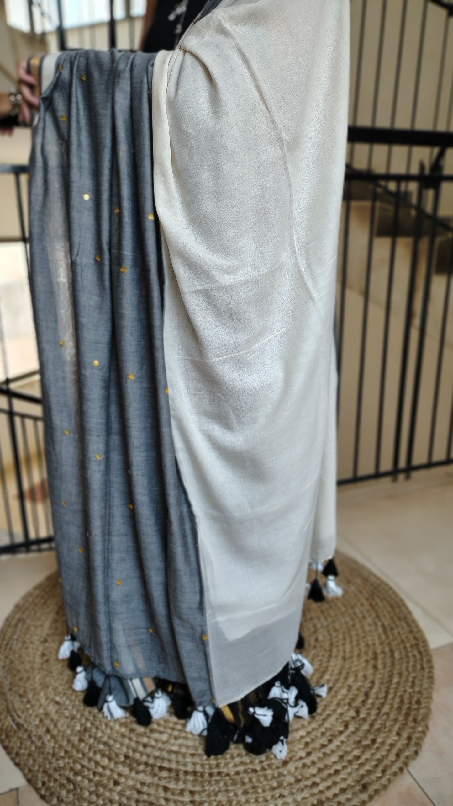 Handwoven Mul cotton saree with zari pallu -white and grey saree