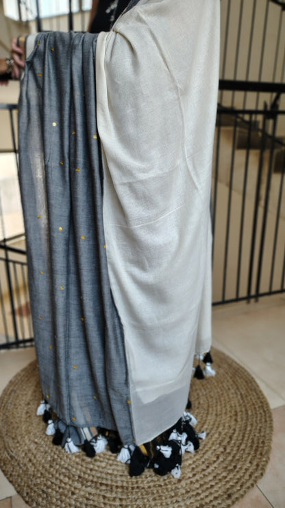 Handwoven Mul cotton saree with zari pallu -white and grey saree