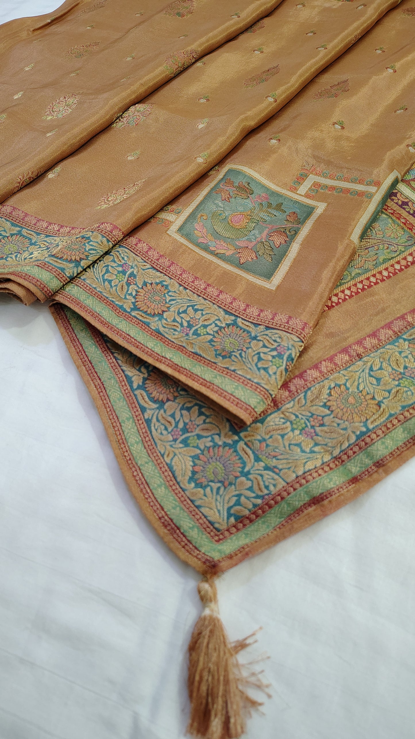 Banarasi tissue silk saree with figure weaves