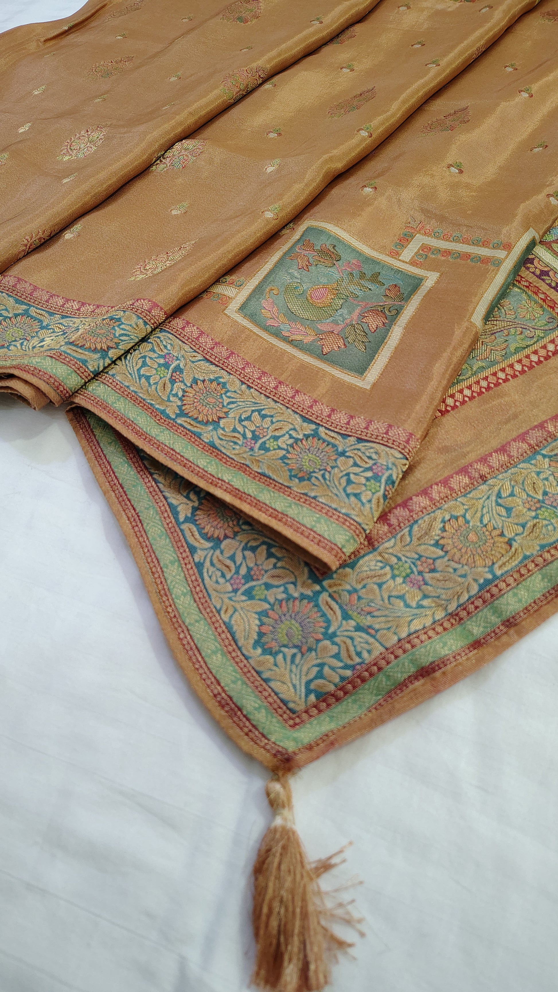 Banarasi tissue silk saree with figure weaves