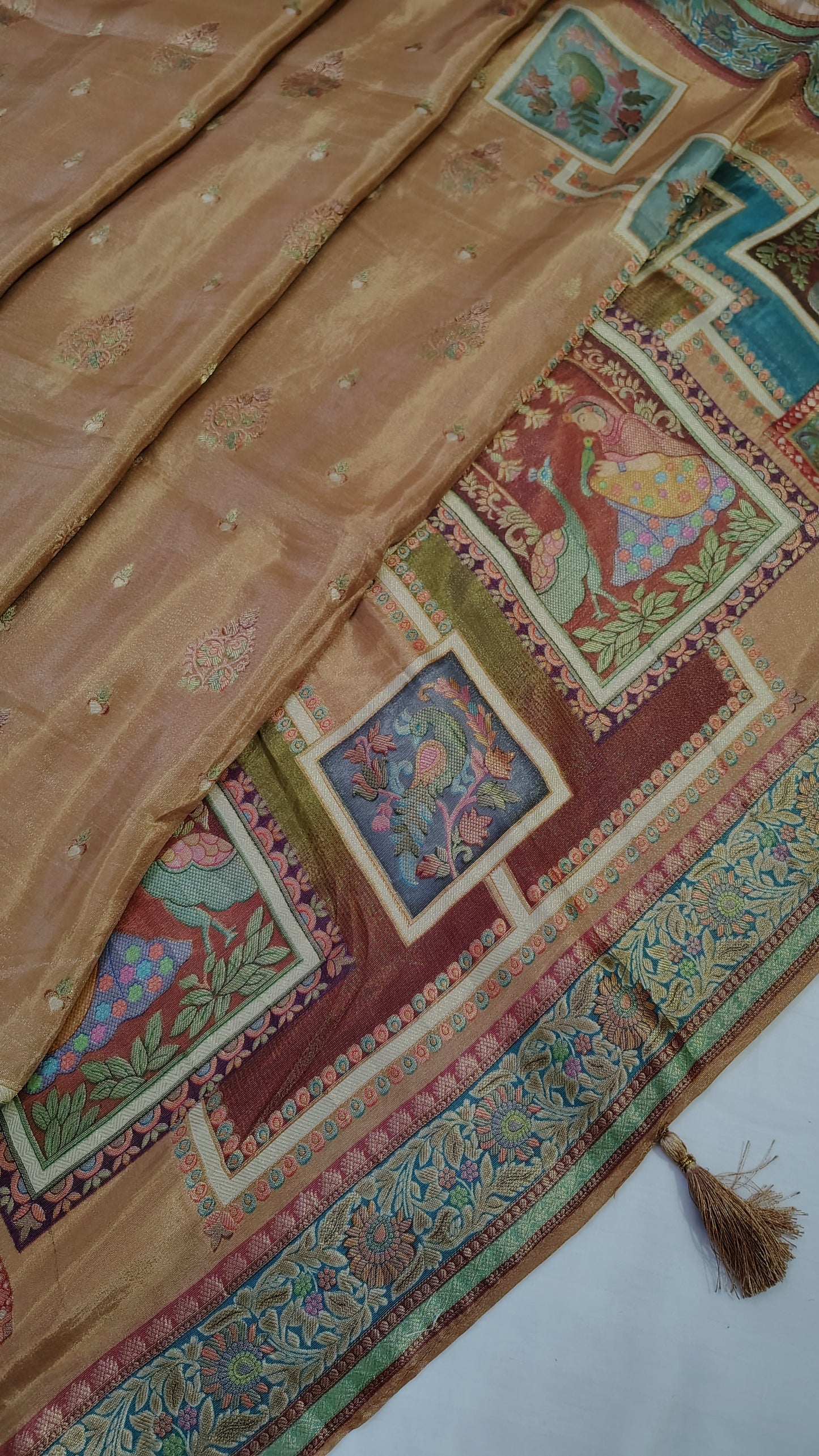 Banarasi Tissue Silk Saree with figure weaves 