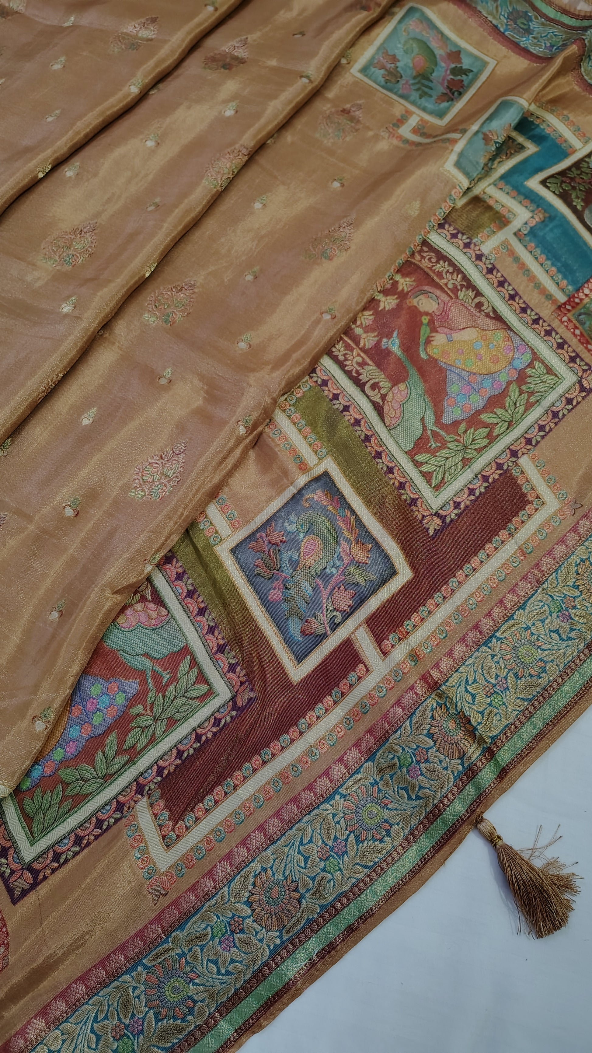 Banarasi Tissue Silk Saree with figure weaves 