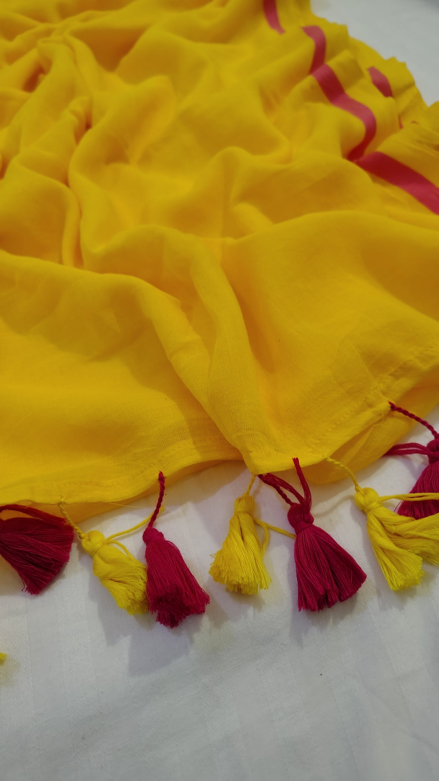 Kareena Kapoor plain mul cotton yellow / pink Mul cotton Saree