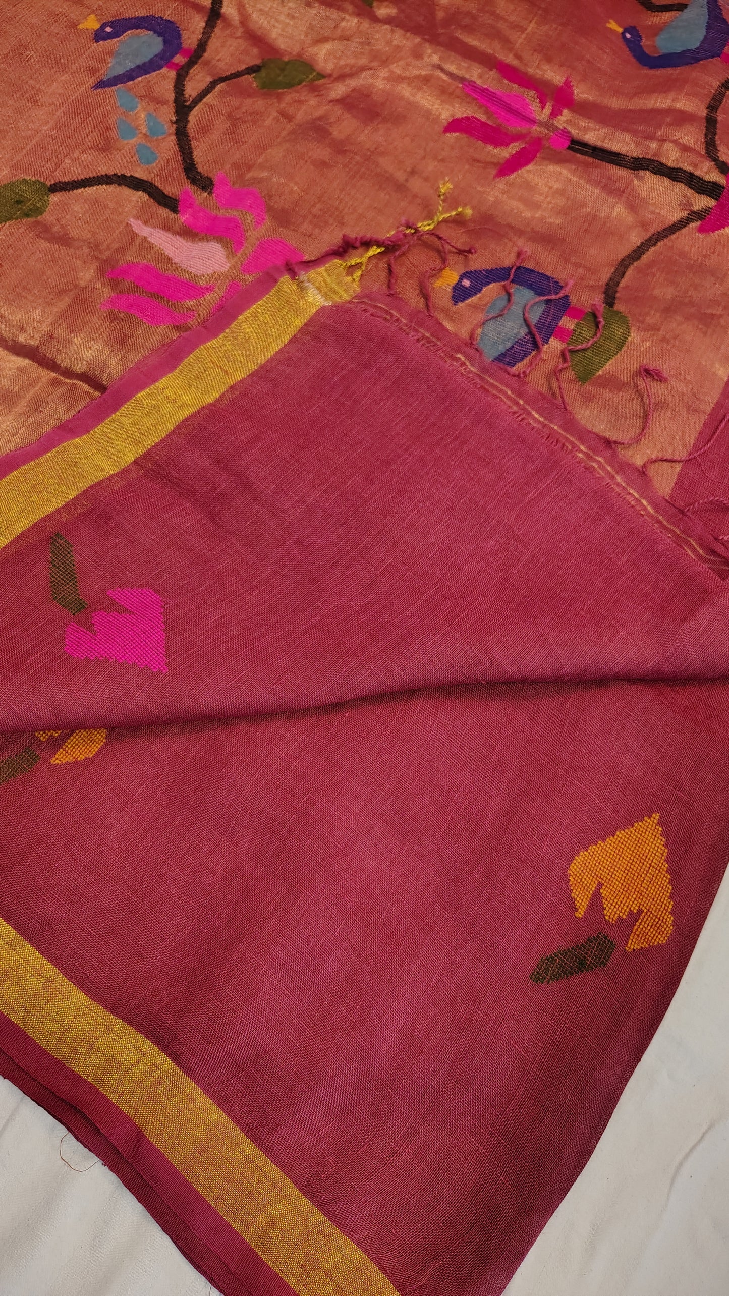 Turnip Linen Lotus jamdani Saree