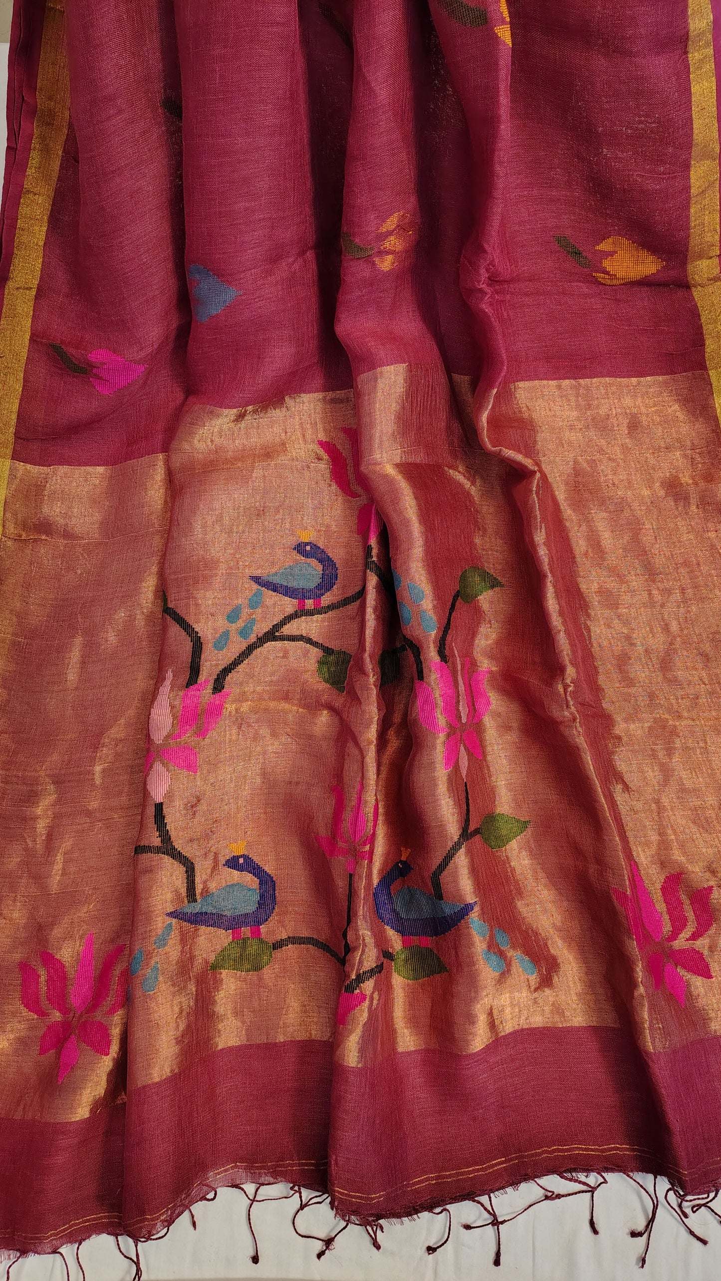 Turnip Linen Lotus jamdani Saree