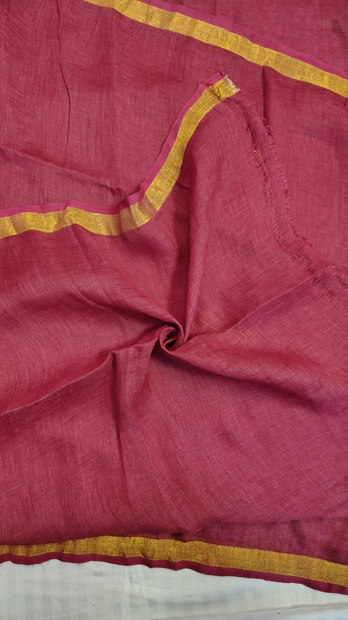 Turnip Linen Lotus jamdani Saree