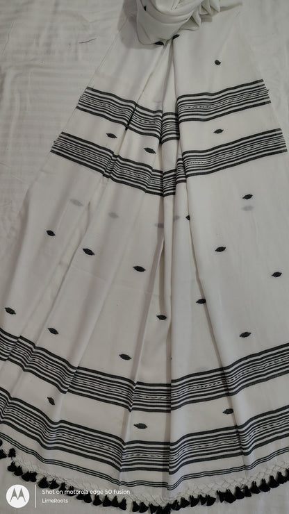MULMUL SAREE - PALLU VIEW 2